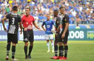 João Paulo marcou o primeiro gol do Cruzeiro, em cobrança de pênalti: 1 a 0