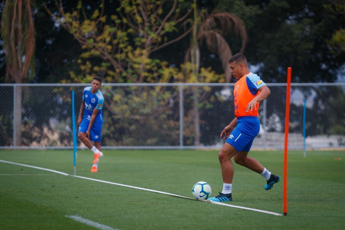 Treino do Cruzeiro nesta segunda-feira, na Toca da Raposa II. Time de Rogrio Ceni enfrenta o Cear na quarta-feira, s 19h30, no Castelo, em Fortaleza, pela 21 rodada do Campeonato Brasileiro