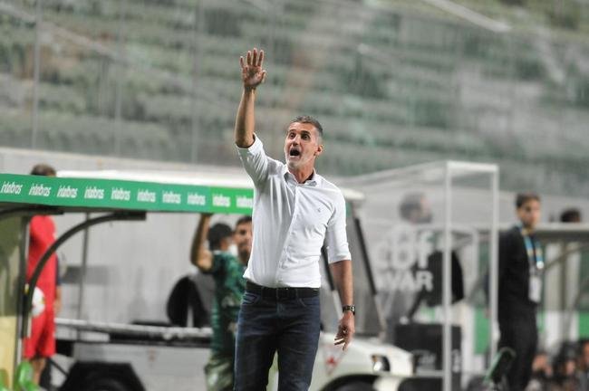 Fotos da vitória do América sobre o Botafogo, por 3 a 0, no Independência, em Belo Horizonte, pelas oitavas de final da Copa do Brasil. Wellington Paulista, Danilo Avelar e Alê marcaram os gols da vitória do Coelho no Horto