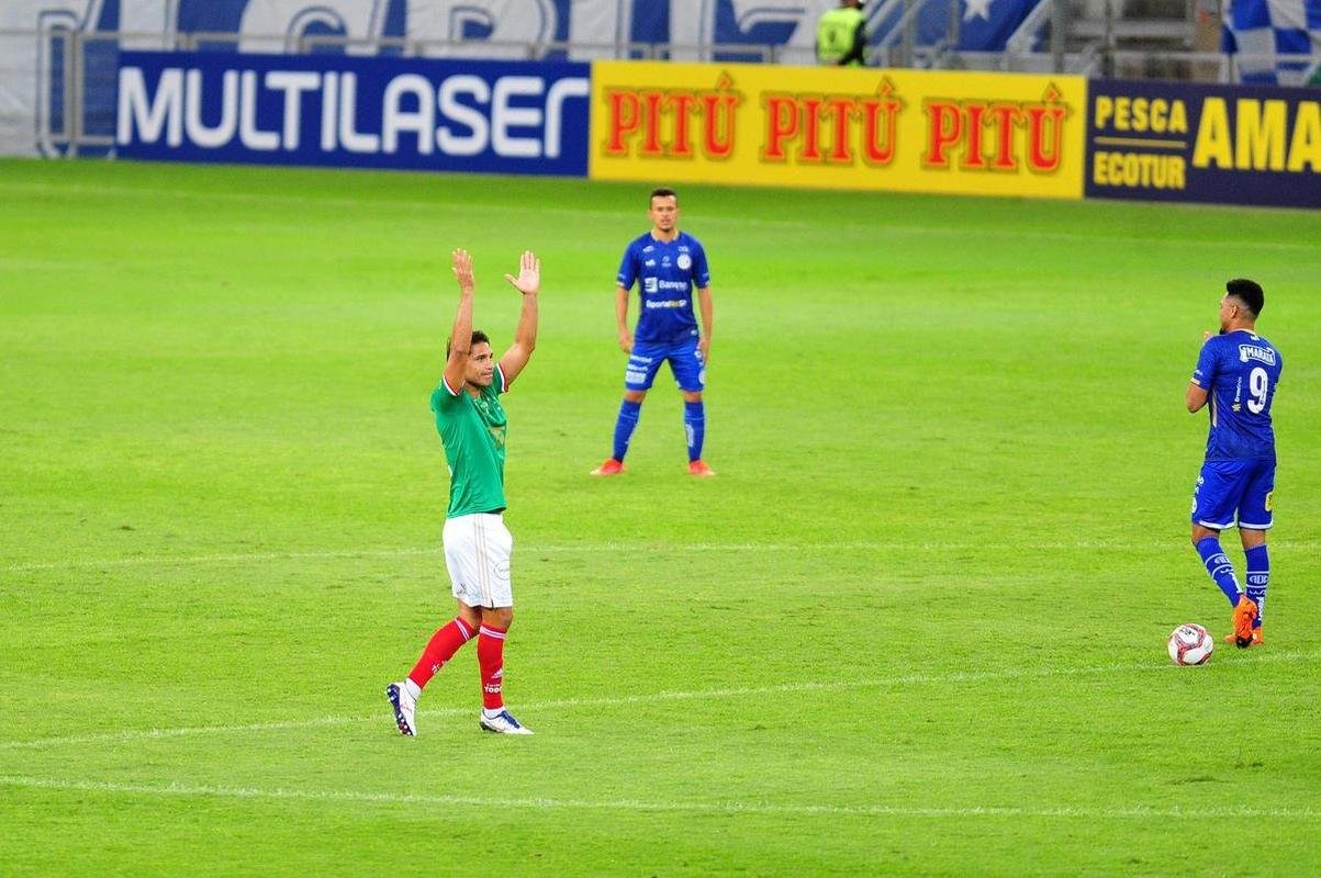 Fotos do jogo entre Cruzeiro e Confiana pela Srie B. Jogo  em Belo Horizonte marcou a volta da torcida cruzeirense ao Mineiro aps meses de ausncia devido  pandemia da COVID-19