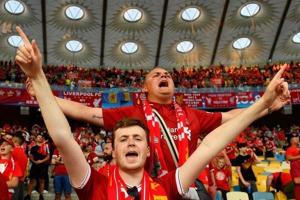 Torcidas de Real Madrid e Liverpool encheram o estádio Olímpico, de Kiev, na final da Champions