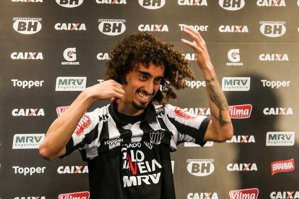 Imagens da apresentação de Valdívia no Atlético