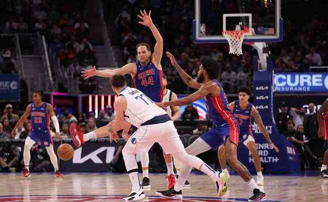 Pistons, de Bogdanovic, conseguiu parar Luka Doncic e vencer o duelo com o Mavericks