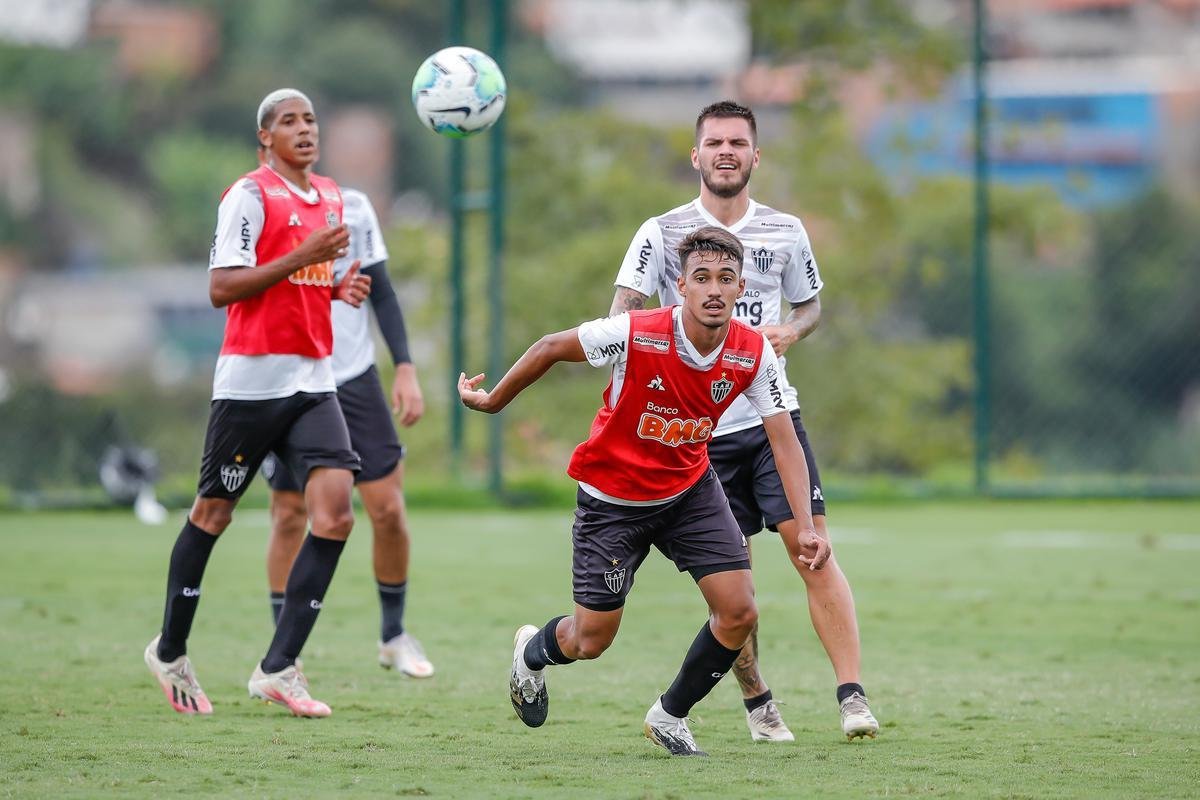 Veja fotos do treino do Atltico