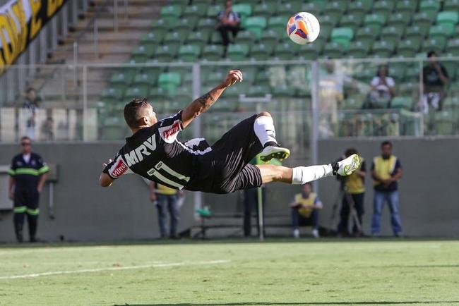 Revelado pelo Atltico em 2013, Carlos permaneceu no clube at 2018, quando foi para o Rio Ave, de Portugal