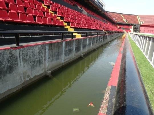 Construído em 1946, o Cemitério de Elefantes foi onde o Colón venceu o Santos de Pelé, a Seleção Argentina, o Peñarol, então campeão mundial, e os poderosos River Plate e Boca Juniors