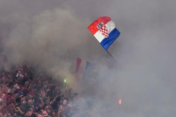Reaes da torcida croata em Zagreb depois da perda do ttulo da Copa do Mundo para a Frana