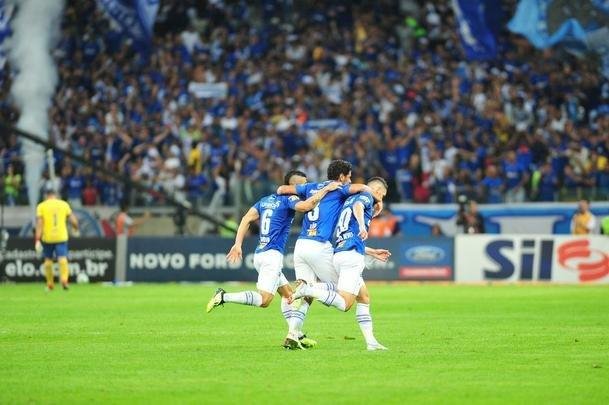 Fotos do primeiro tempo, no Mineiro; Thiago Neves abriu o placar para o Cruzeiro, e Gabriel Barbosa empatou para o Santos