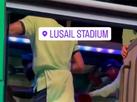 Seleo Brasileira faz festa no nibus antes de estreia na Copa do Mundo