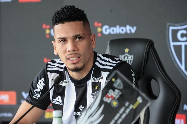Paulinho foi oficialmente apresentado na Cidade do Galo nesta sexta-feira (16/12).