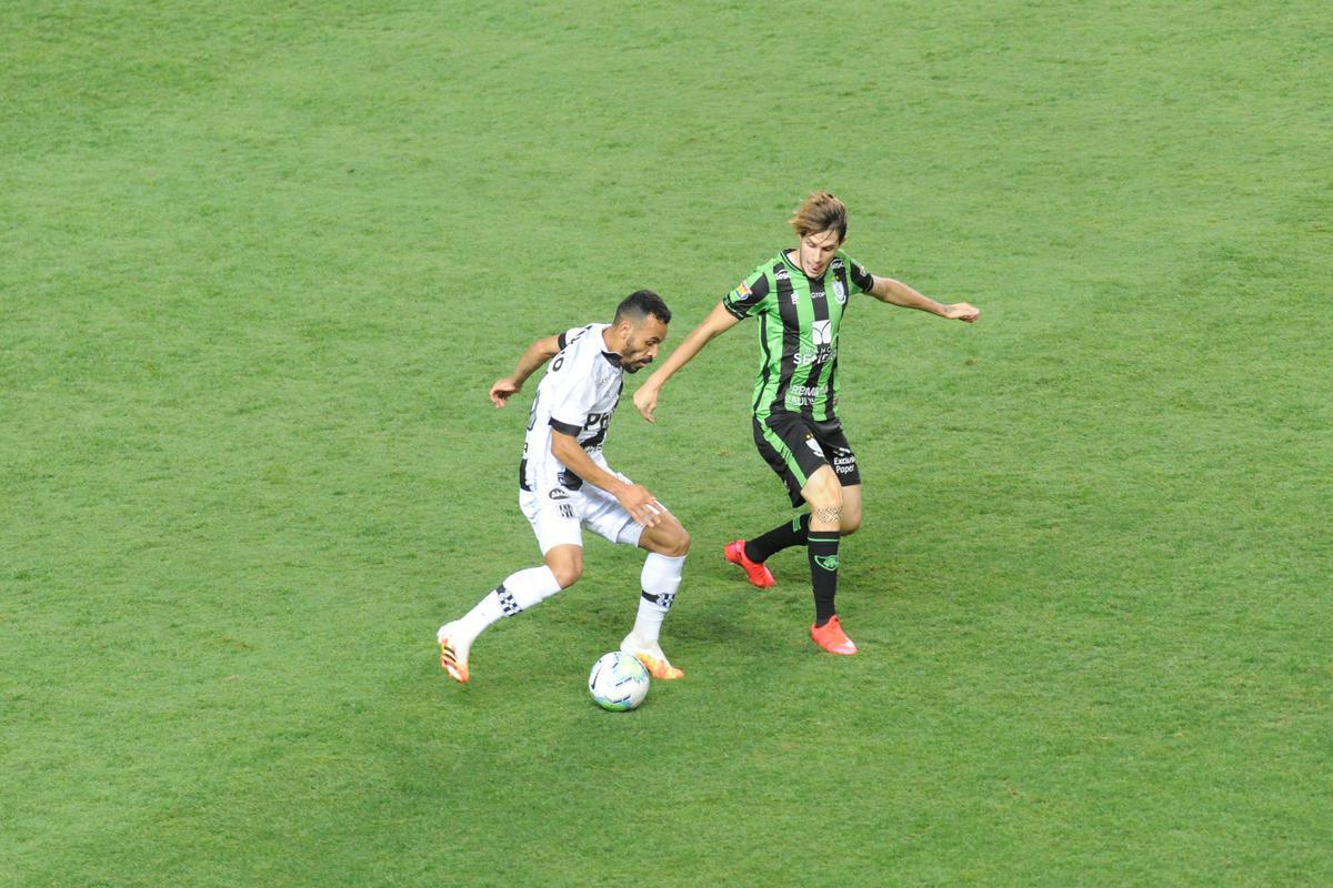 Fotos do duelo entre Amrica e Ponte Preta, no Independncia, em Belo Horizonte, em jogo de volta da quarta fase da Copa do Brasil