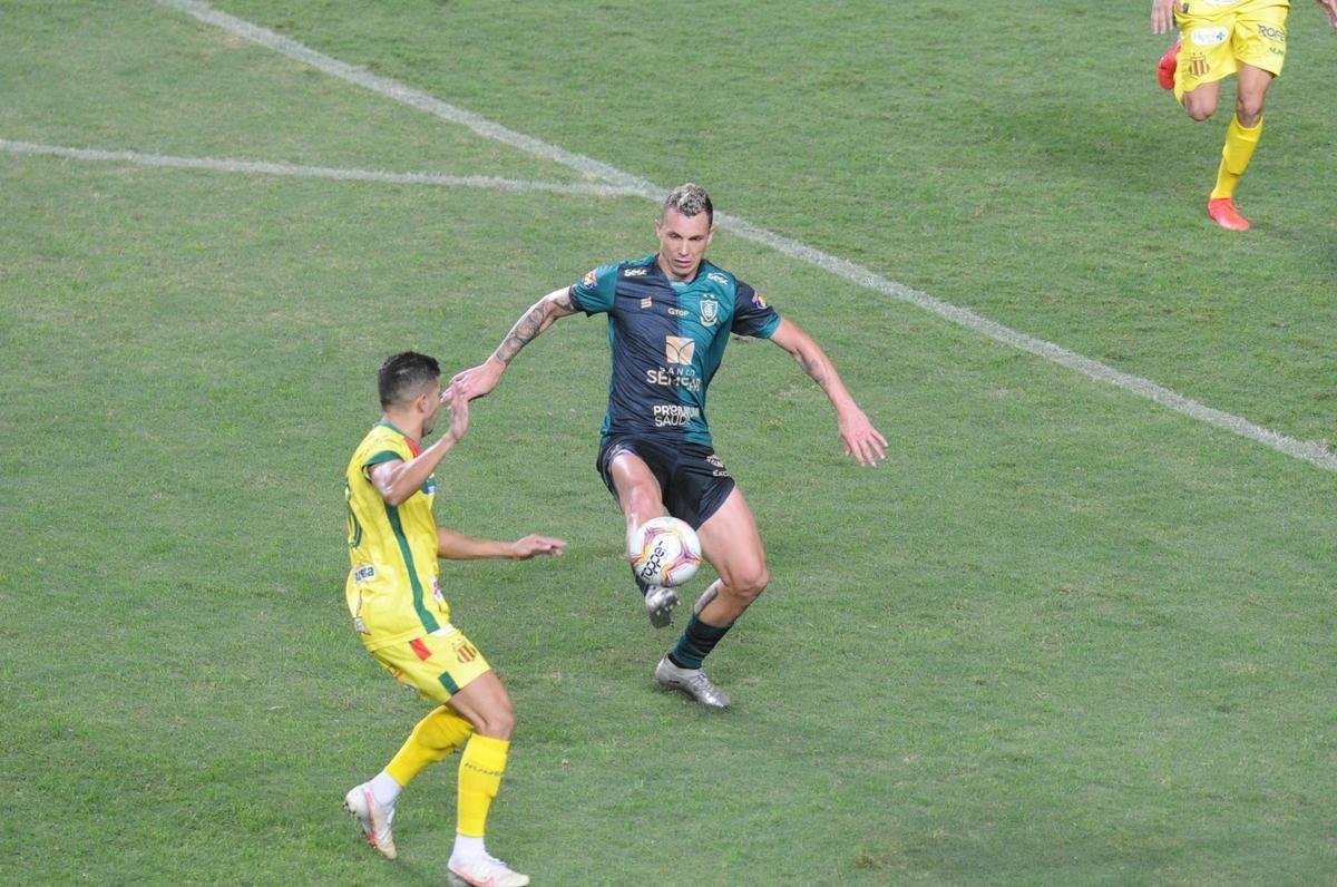 Fotos do jogo entre Amrica e Sampaio Corra, no Independncia, em Belo Horizonte, pela 27 rodada da Srie B do Campeonato Brasileiro