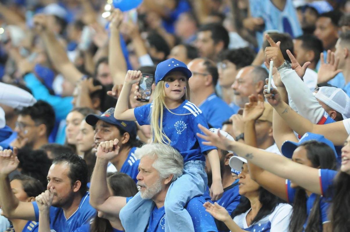 Fotos da torcida do Cruzeiro na derrota para o Fluminense no Mineiro; mesmo com eliminao, time recebeu grande apoio ao fim da partida