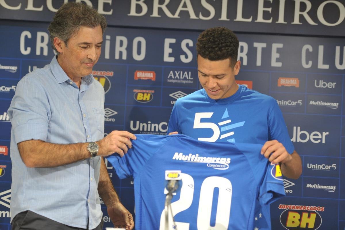 Fotos da apresentao de meia Marquinhos Gabriel no Cruzeiro (Alexandre Guzanshe/EM D.A Press)
