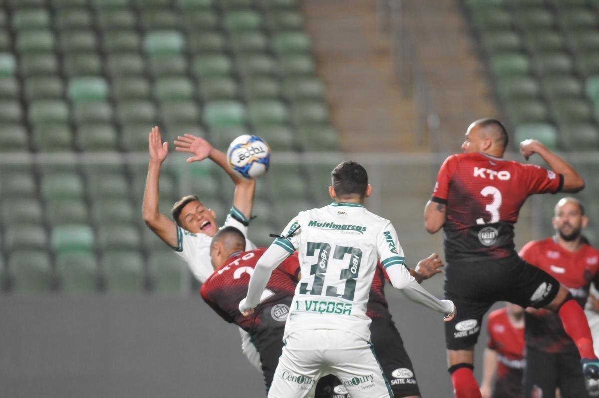 Fotos de Amrica x Brasil de Pelotas, no Independncia, pela 24 rodada da Srie B