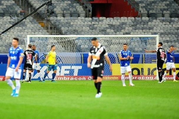 Cruzeiro e Vasco se enfrentaram no Mineiro, pela 17 rodada do Campeonato Brasileiro