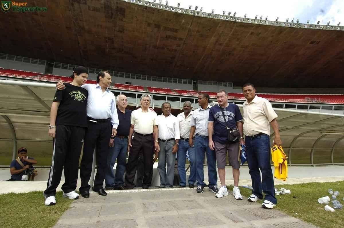 Procópio, Tostão, William, Evaldo, Zé Carlos, Evaldo, Natal e Neco em encontro no Mineirão