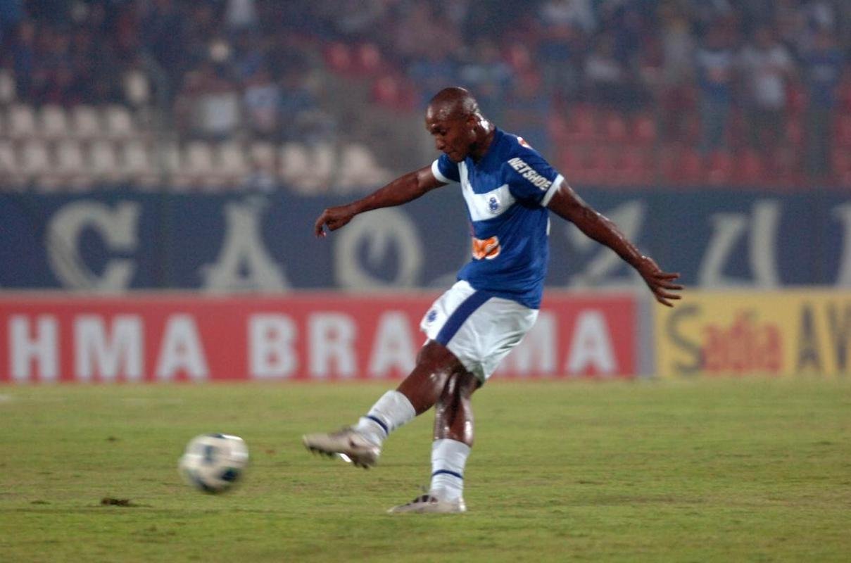 Gilberto marcou trs gols na Arena do Jacar. Hoje, trabalha no Flamengo