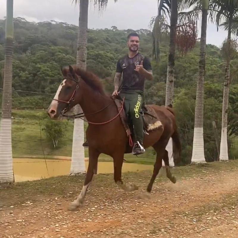 Nathan curte frias em casa no interior de Santa Catarina