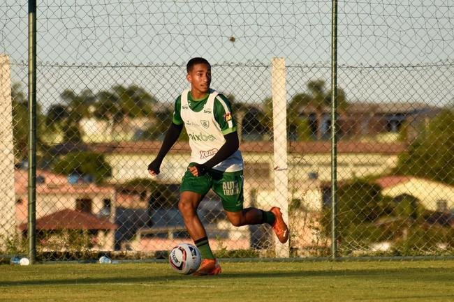 Arthur (Lateral-direito)