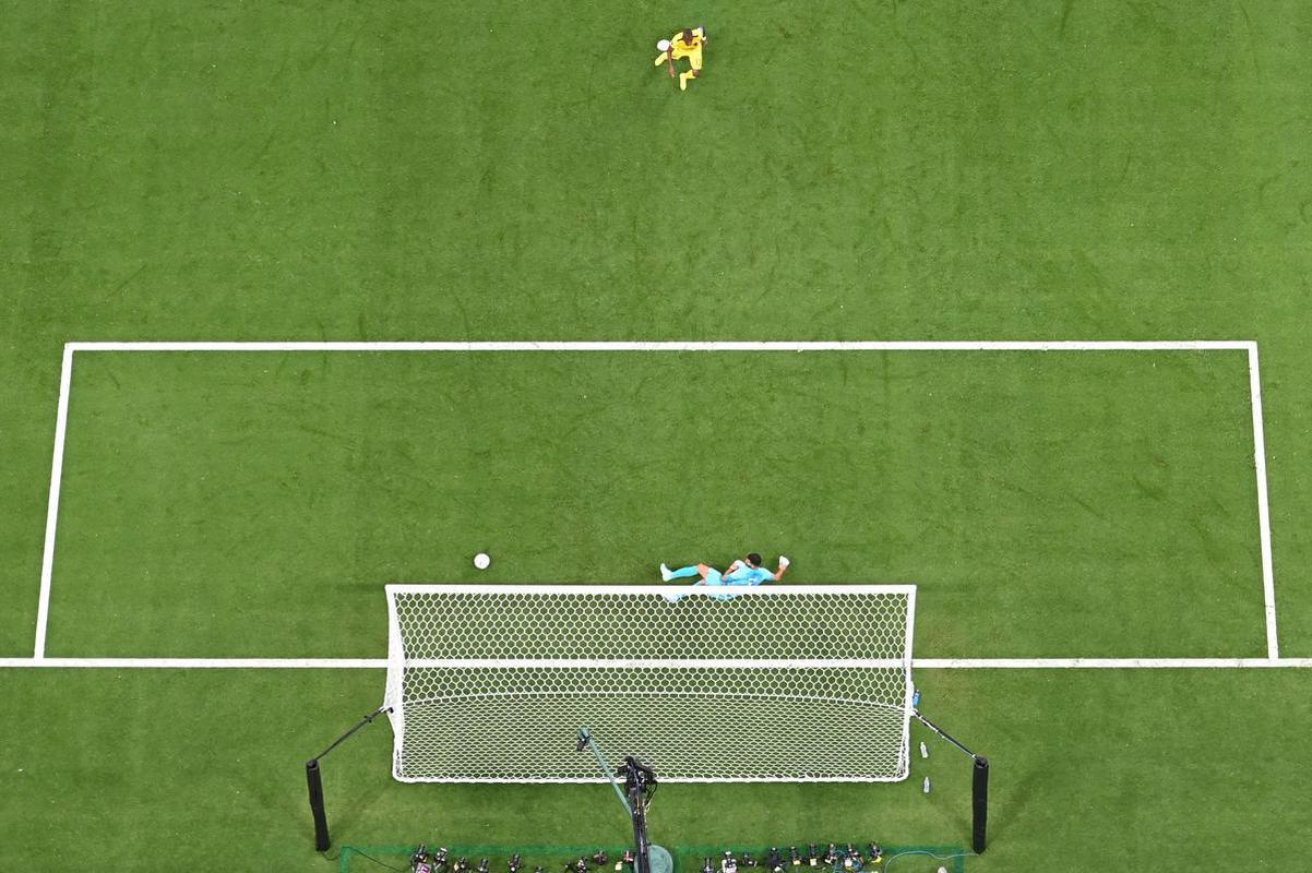 Depois de ter um gol anulado pelo VAR, Enner Valencia marcou duas vezes para o Equador sobre o Catar: um de pnalti e um de chute de mdia distncia
