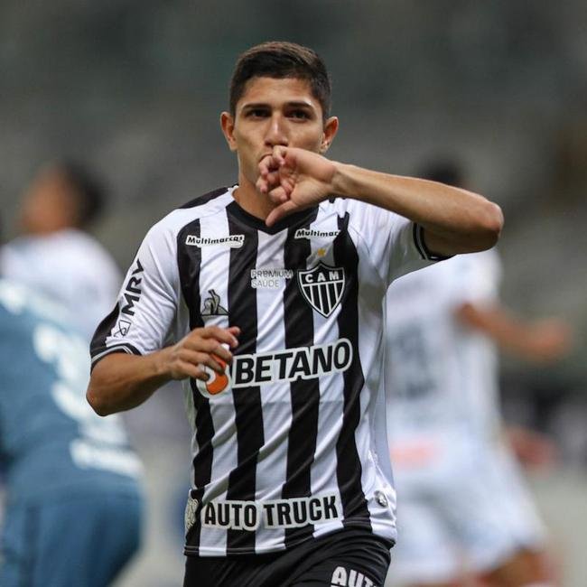 Savarino: 289 jogos e 69 gols
