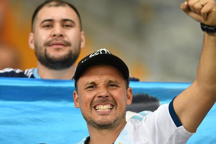 Torcedores na partida entre Argentina e Paraguai, no Mineiro, pela Copa Amrica