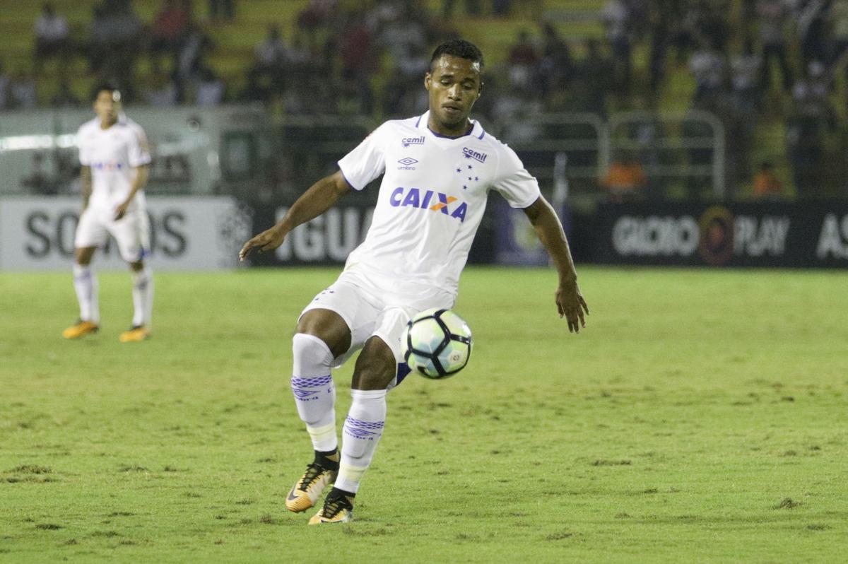 Imagens do duelo entre Vasco e Cruzeiro, pela 18 rodada da Srie A, no Raulino de Oliveira