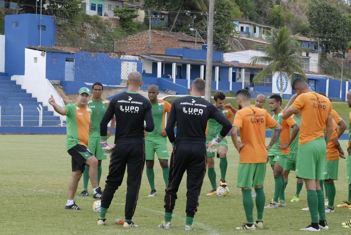 Amrica treina em Macei, no campo do CSA, para enfrentar o Murici-AL, pela Copa do Brasil