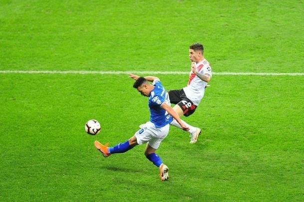 Fotos do primeiro tempo do duelo entre Cruzeiro e River Plate, no Mineiro, pela Copa Libertadores 2019