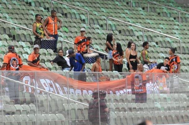 Com gols de Felipe Augusto e Al, Amrica venceu Coimbra por 2 a 0, nesta segunda-feira, no Independncia, pela sexta rodada do Campeonato Mineiro