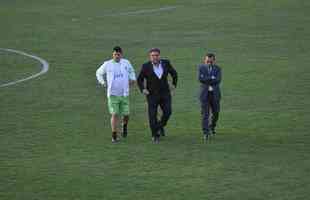 Depois de conversa com diretoria no campo, Adilson Batista foi apresentado como novo treinador do Amrica