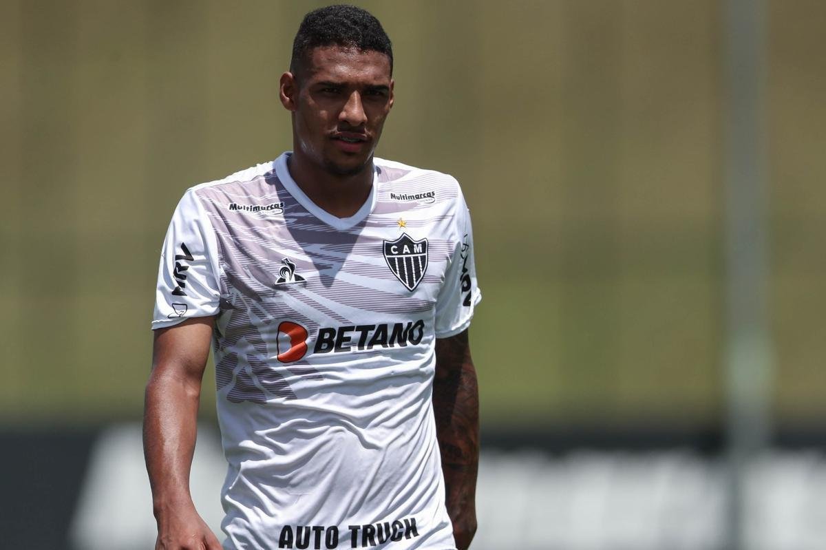 Primeiro treino comandado por Cuca desde a volta ao Atltico