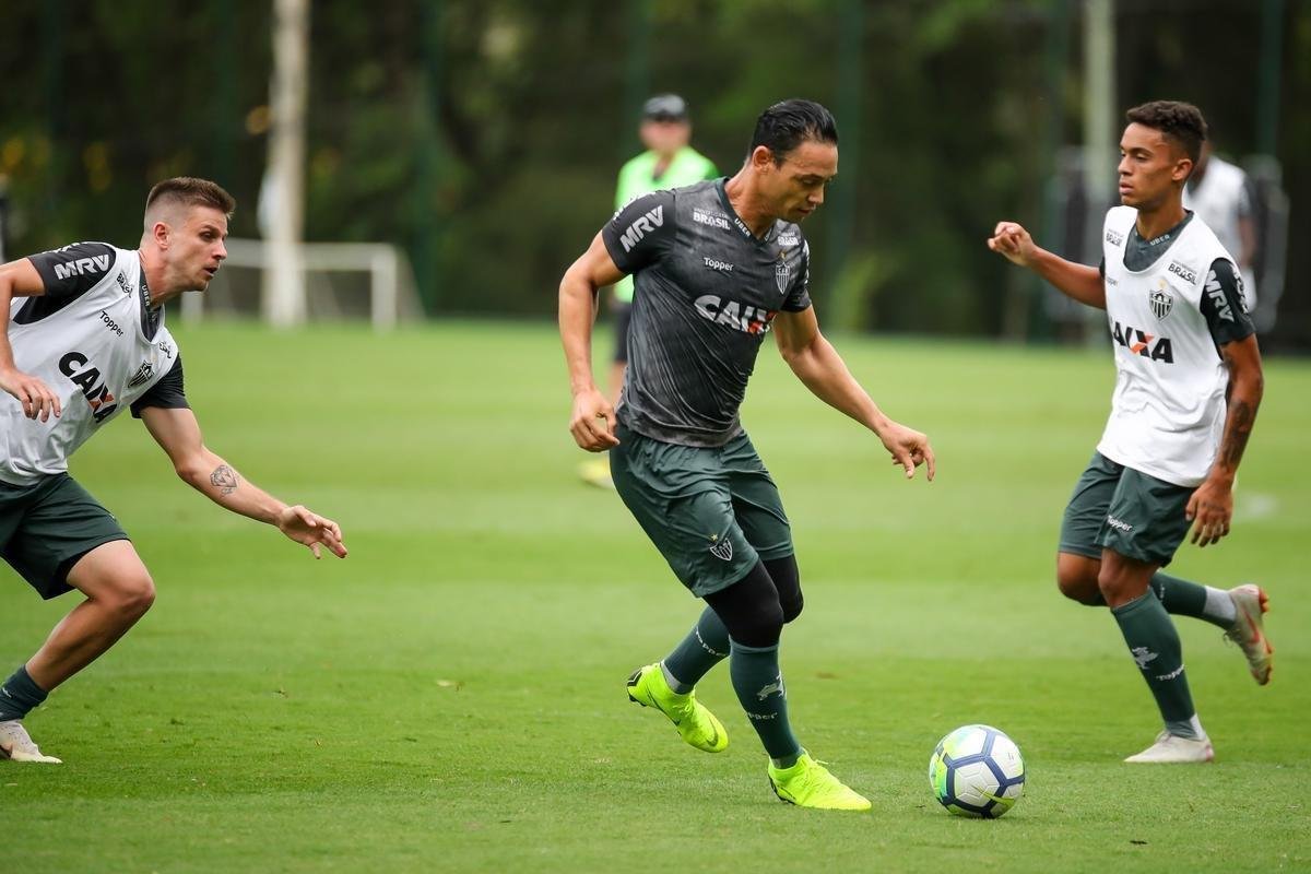 Veja, em fotos, como foi o primeiro treino de Levir Culpi nesta quinta passagem pelo Atltico