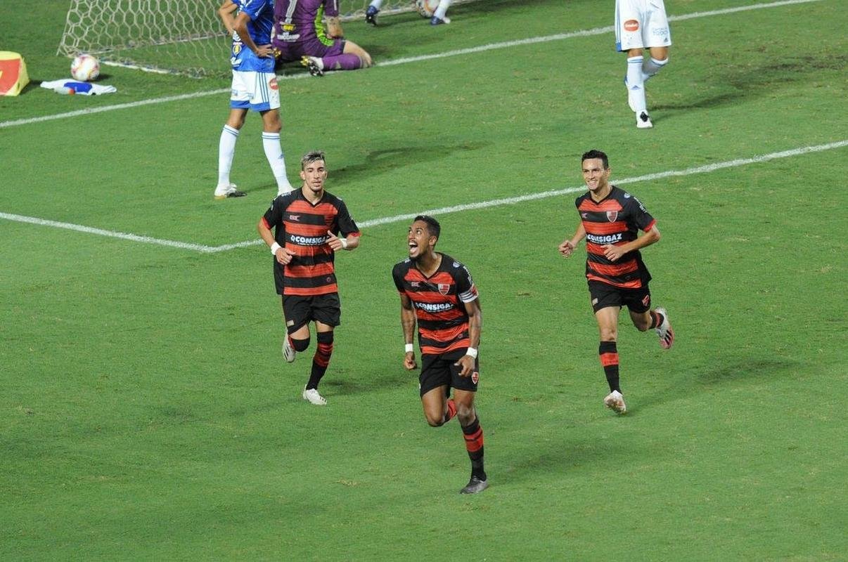 Fbio Gomes marcou uma vez contra o Cruzeiro. Na Srie B de 2020, ele balanou as redes na vitria do Oeste, fora de casa, por 1 a 0.