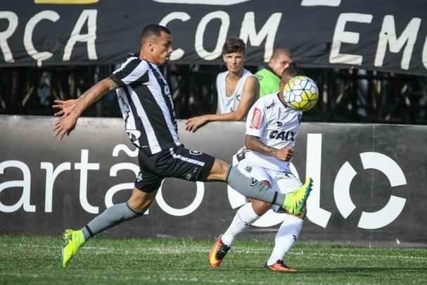 Atltico  derrotado pelo Botafogo, pela 31 rodada do Brasileiro, e fica mais distante do ttulo