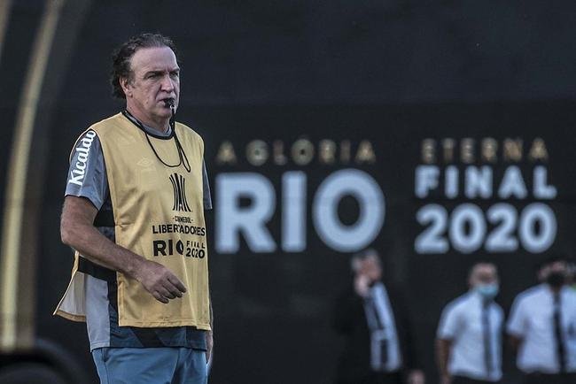 Cuca foi contratado pelo Santos em agosto e ganhou elogios por ter unido e blindado o elenco durante a grave crise financeira e pol�tica do clube