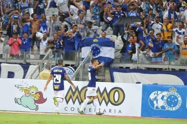 Arrascaeta marcou o gol do Cruzeiro aos 43 do primeiro tempo