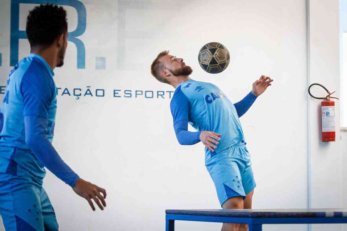 Imagens do treino do Cruzeiro nesta segunda-feira, 27/08. Mano Menezes no permitiu o acesso dos jornalistas, mas clube divulgou fotos da atividade na academia da Toca da Raposa II