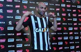 Ronaldo Conceio - Contratado a pedido do tcnico Marcelo Oliveira, ele chegou ao Atltico em junho de 2016. Com atuaes inconstantes, jogou apenas cinco vezes pelo Galo no ano. Logo depois, deixou o clube.