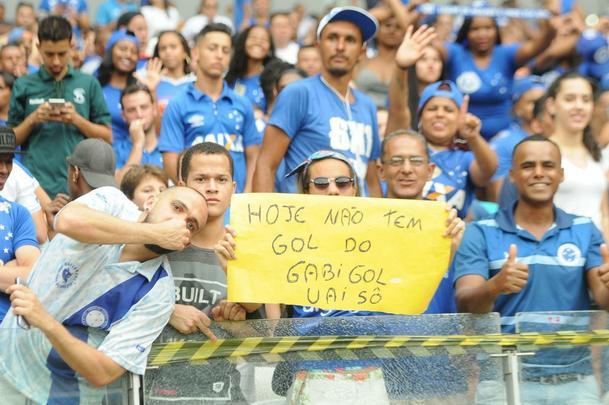 Torcidas de Cruzeiro e Flamengo fizeram a festa em duelo das equipes no Mineiro