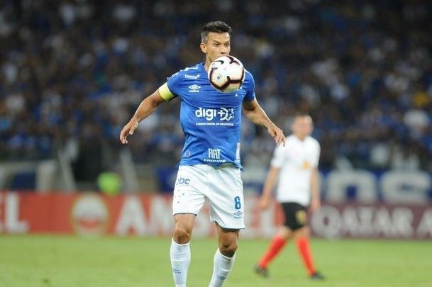 Fotos do jogos entre Cruzeiro e Deportivo Lara no Mineiro