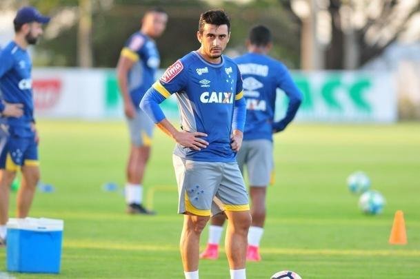 Cruzeiro teve volta de argentino, e Mano Menezes esboou equipe titular para pegar o Sport