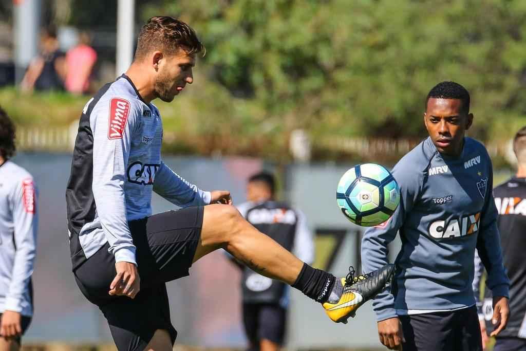Galo fecha preparao para jogo contra o Grmio no CT do Internacional