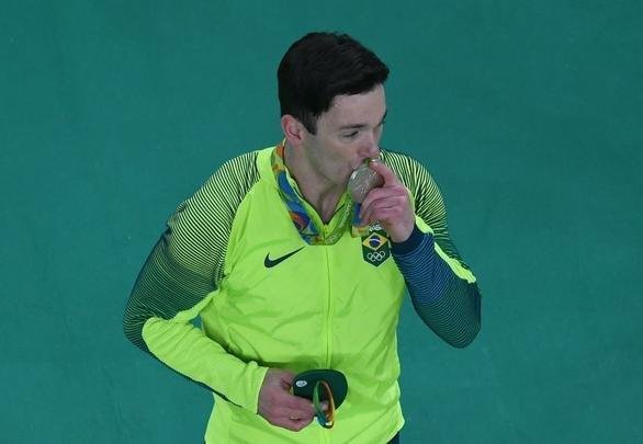 Brasileiros Diego Hypolito e Arthur Nory conquistaram a medalha de prata e bronze, respectivamente, na prova de solo da ginstica nos Jogos Olmpicos do Rio de Janeiro