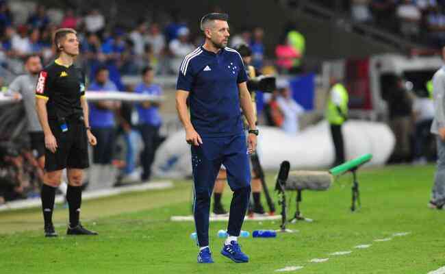 Pezzolano projette des difficultés pour Cruzeiro en Serie A et demande de la compréhension