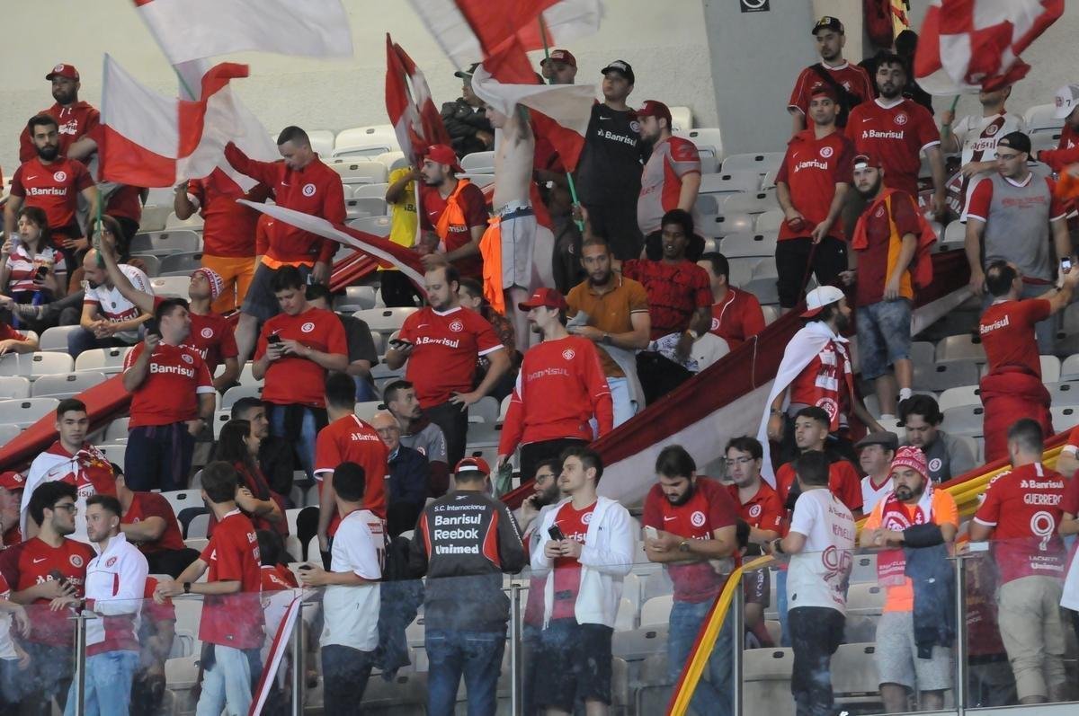 Fotos da torcida colorada, no Mineiro, na partida contra o Cruzeiro pela semifinal da Copa do Brasil