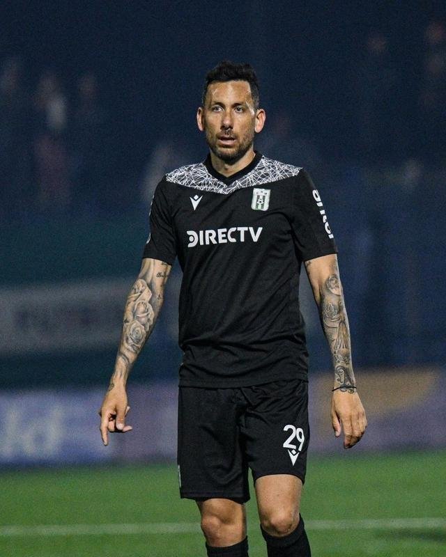 Volante Ariel Cabral pelo Racing Club de Montevideo, da Argentina, em 2022