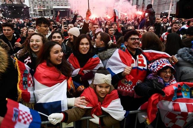 Festa da torcida croata em Zagreb com a vitria sobre Marrocos e a conquista do terceiro lugar na Copa do Mundo de 2022, no Catar