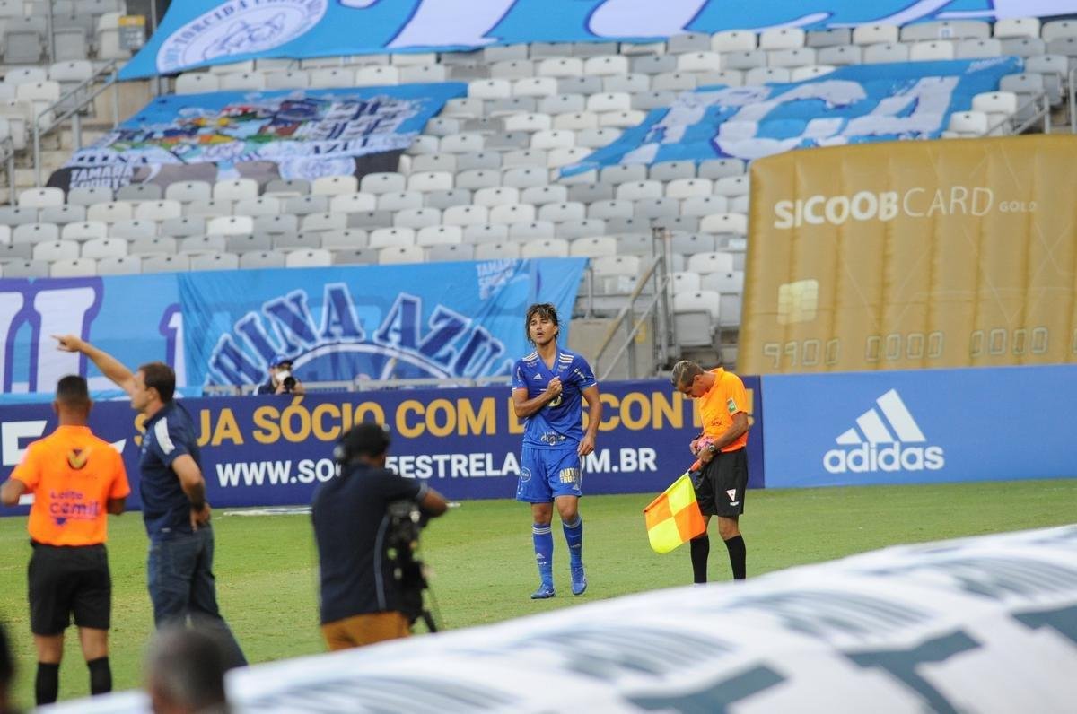 Fotos da vitria do Cruzeiro sobre o Athletic de So Joo del-Rei, por 1 a 0, no Mineiro, pela quarta rodada do Campeonato Mineiro de 2021. Marcelo Moreno, de pnalti, marcou o gol do triunfo celeste no Gigante da Pampulha